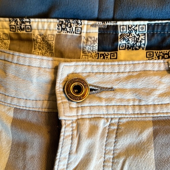 Lululemon Athletica Striped Shorts 33 - Picture 2 of 8